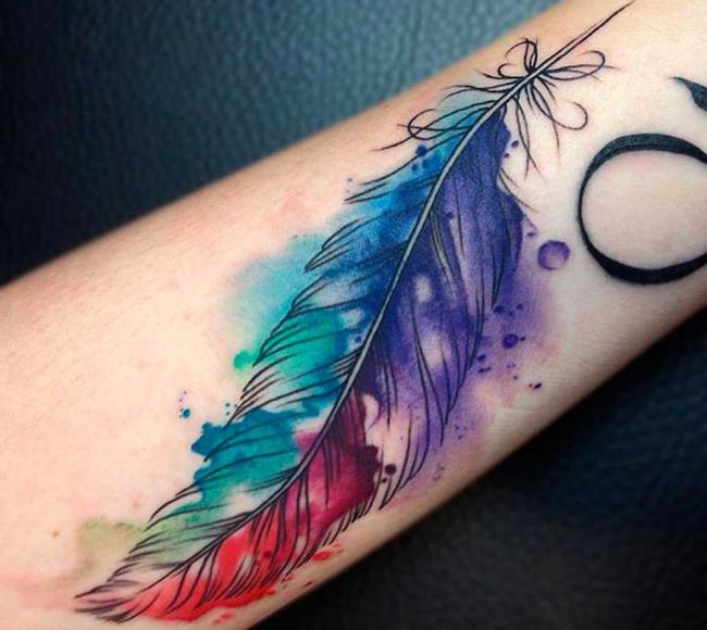 Feather tattoo: meaning and 150 photos to inspire you