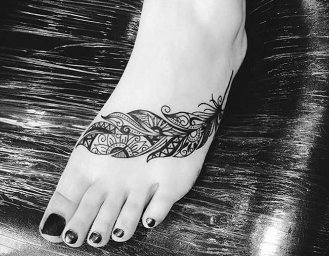 Feather tattoo: meaning and 150 photos to inspire you