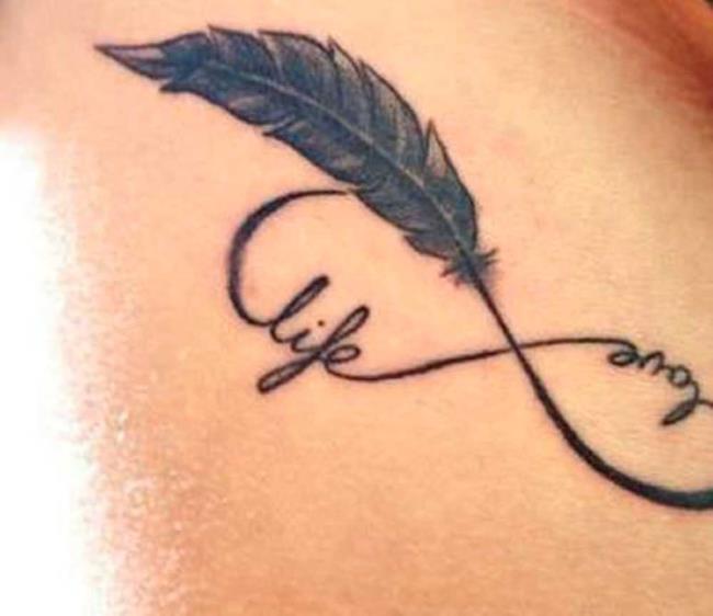 Feather tattoo: meaning and 150 photos to inspire you