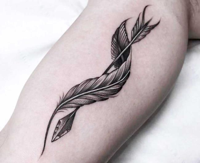 Feather tattoo: meaning and 150 photos to inspire you