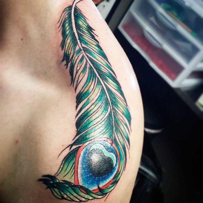 Feather tattoo: meaning and 150 photos to inspire you