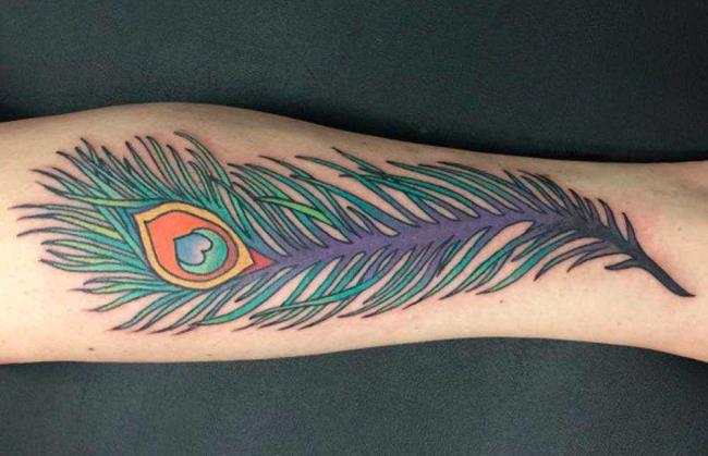 Feather tattoo: meaning and 150 photos to inspire you