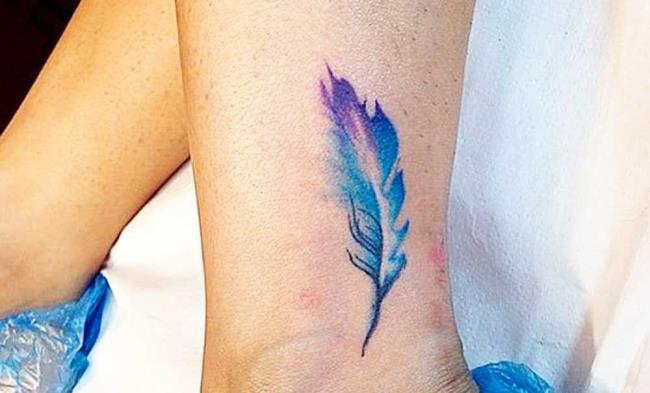 Feather tattoo: meaning and 150 photos to inspire you