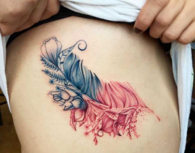 Tatuagem de penas: significado e 150 fotos para inspirar você