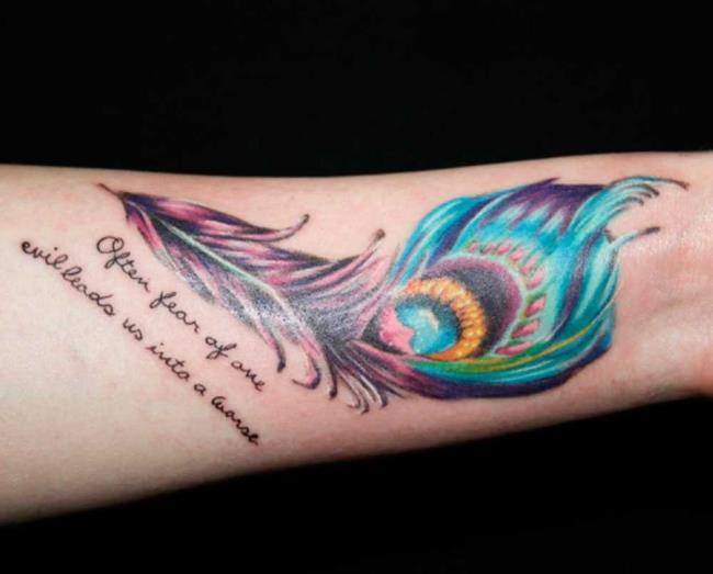 Feather tattoo: meaning and 150 photos to inspire you