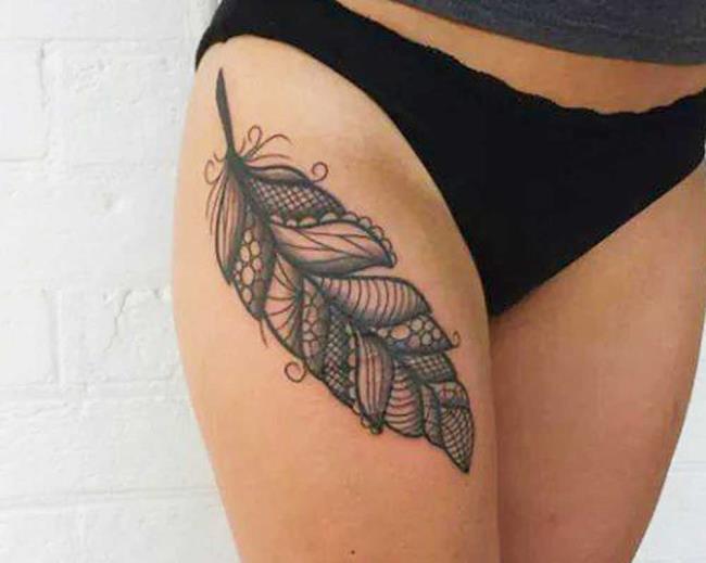 Tatuagem de penas: significado e 150 fotos para inspirar você