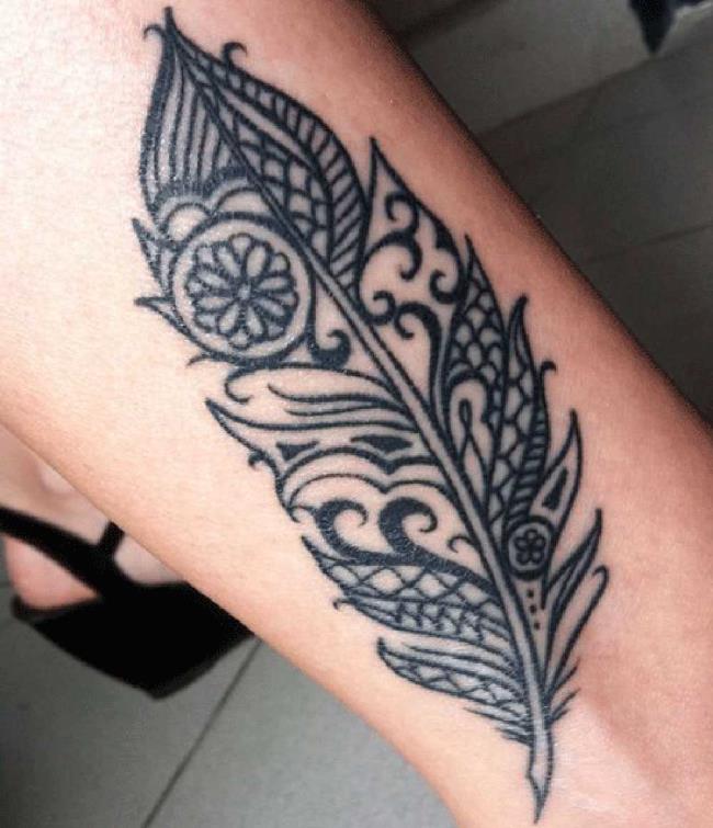 Feather tattoo: meaning and 150 photos to inspire you