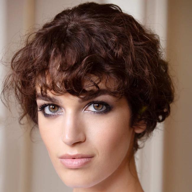 Greta Ferro: how to do her makeup