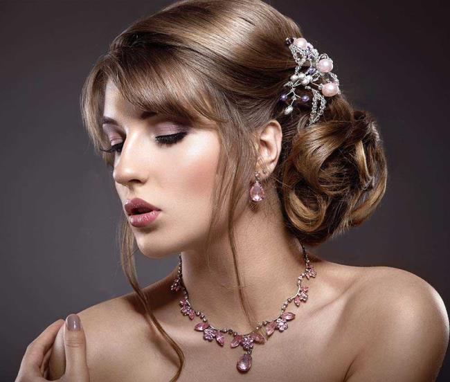 Hairstyles for wedding witnesses: the most beautiful!