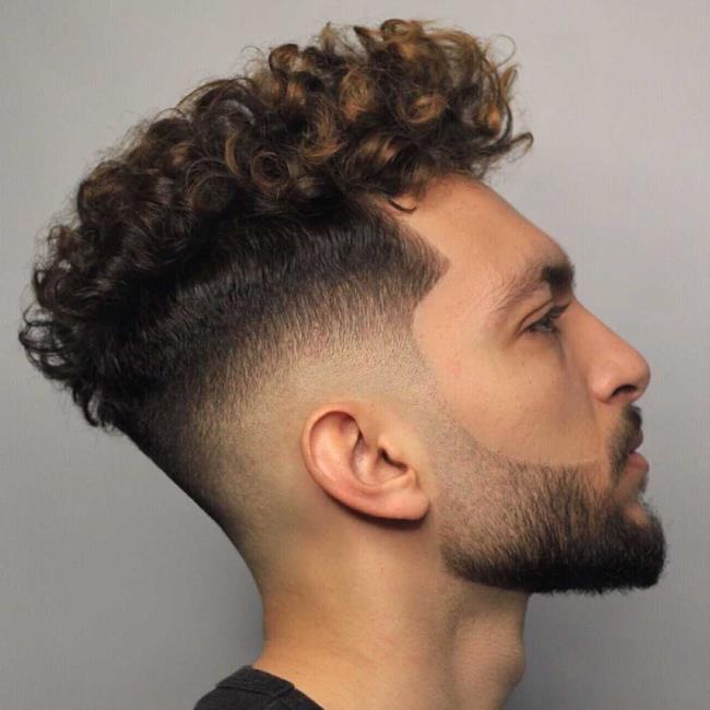 Coupe de cheveux bouclés pour hommes: 100 beaux looks tendance