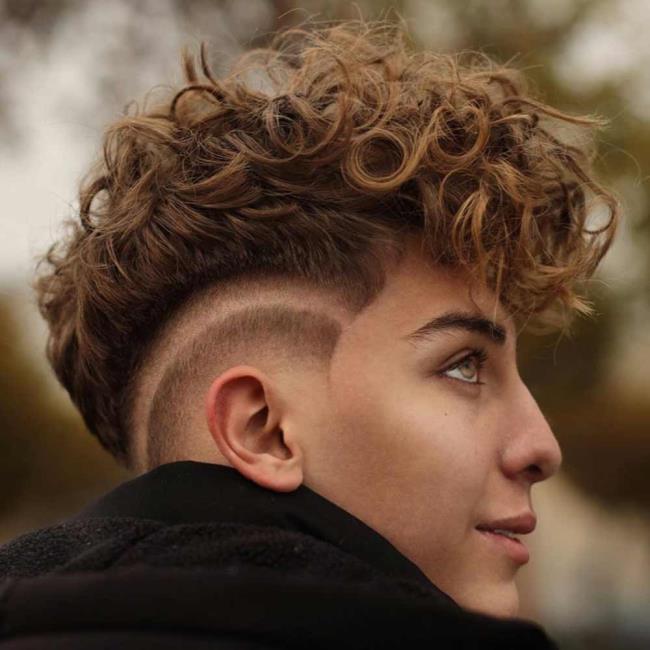 Coupe de cheveux bouclés pour hommes: 100 beaux looks tendance