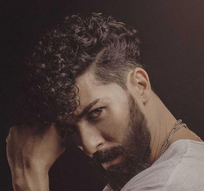 Corte de pelo rizado para hombres: 100 hermosos looks de moda