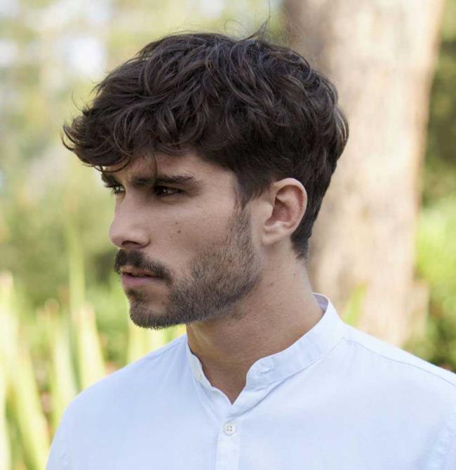 Coupe de cheveux bouclés pour hommes: 100 beaux looks tendance