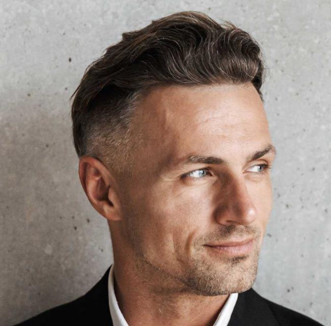 Coupe de cheveux bouclés pour hommes: 100 beaux looks tendance