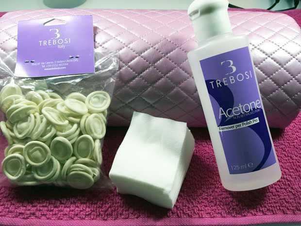 Semi-permanent nail polish remover without file, with Trebosi