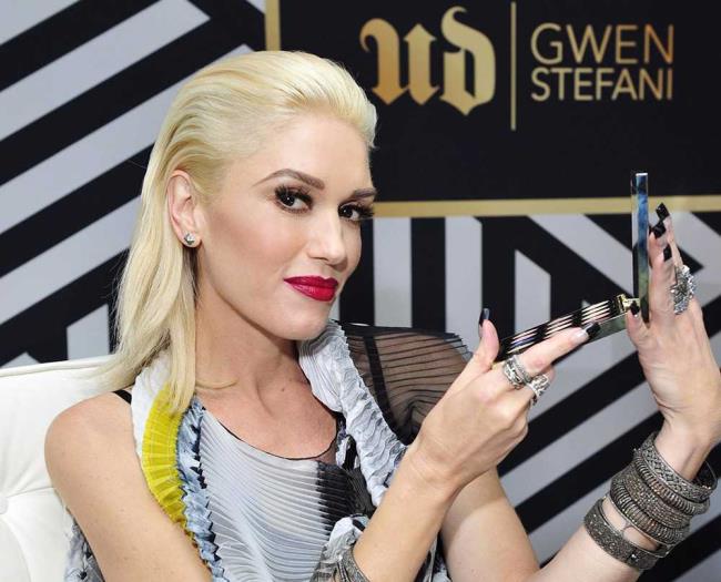 Gwen Stefani x Palet Peluruhan Perkotaan: Foto