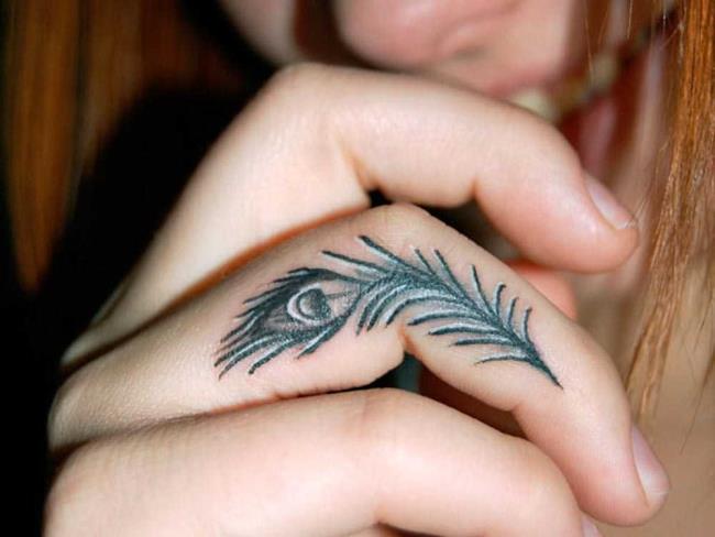 Tatouages ​​petits et féminins: 200 photos et idées pour vous inspirer