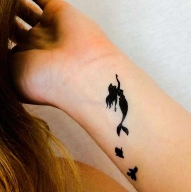 Tatouages ​​petits et féminins: 200 photos et idées pour vous inspirer