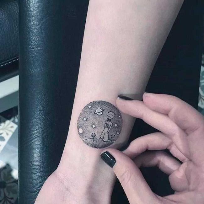 Tatouages ​​petits et féminins: 200 photos et idées pour vous inspirer