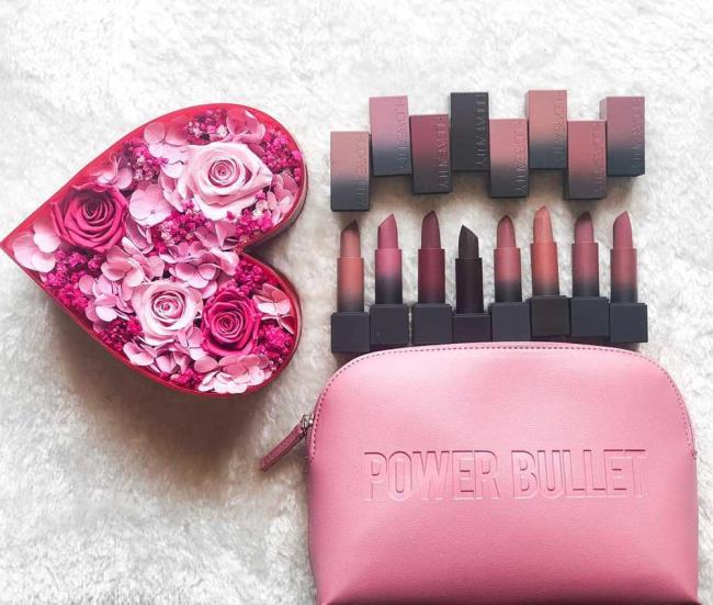 Lippenstifte der Huda Beauty Matte Power Bullet Rose Collection