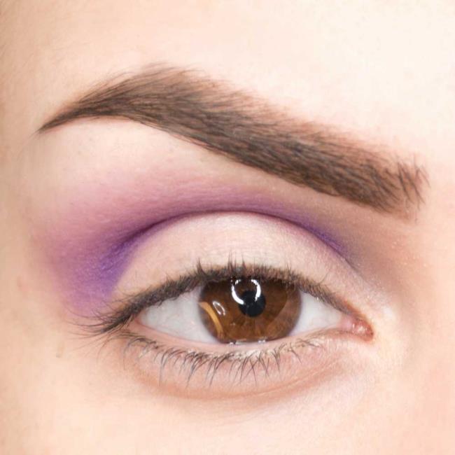 Maquillaje azul para ojos oscuros: tutorial