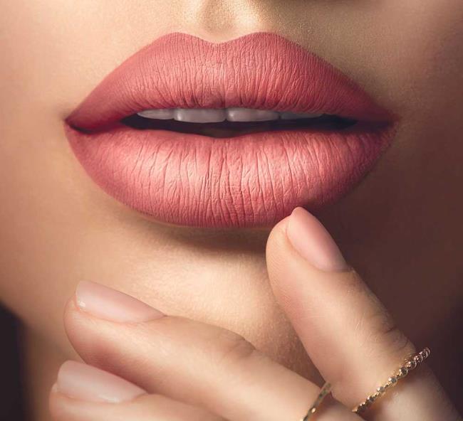 Ombrè Lippen: alle Geheimnisse, um sie zu machen