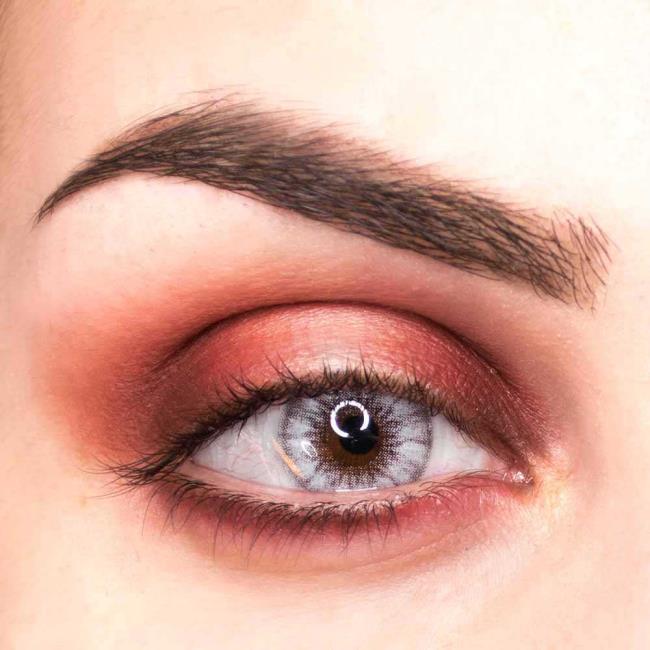 Różowy makijaż dla jasnych oczu: jak uczynić je magnetycznymi