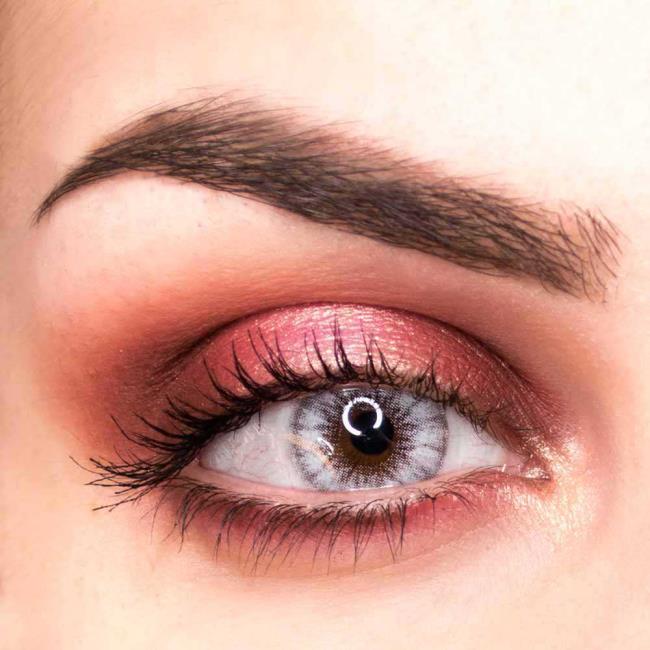 Riasan merah muda untuk mata terang: bagaimana membuatnya menjadi magnet
