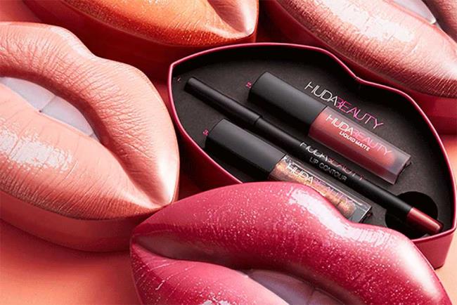 Huda Beauty Contour and Strobe Lip Set: coffrets de maquillage pour les lèvres