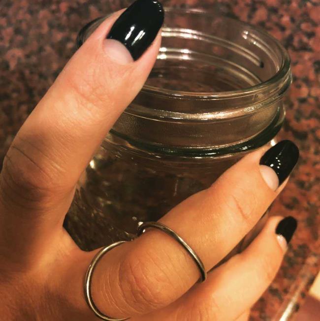 Half Moon Manicure: what it is and how to do it