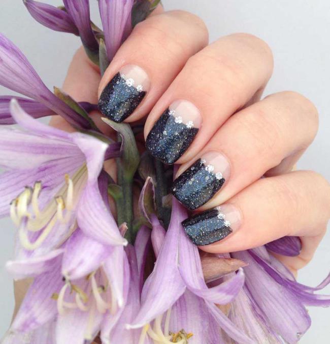 Half Moon Manicure: what it is and how to do it