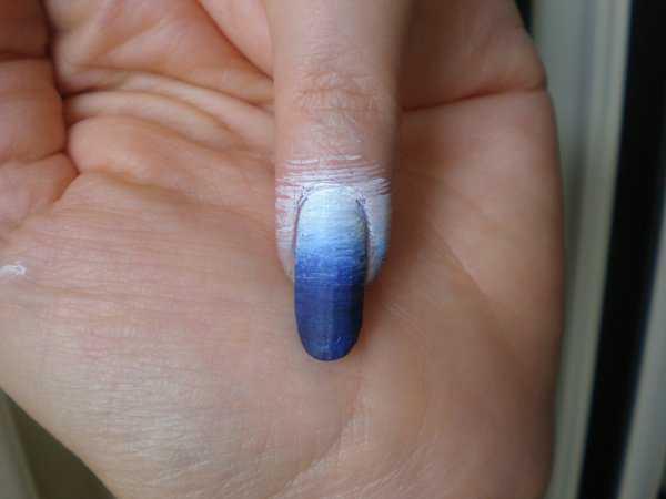 How to create a nail art with acrylic colors?