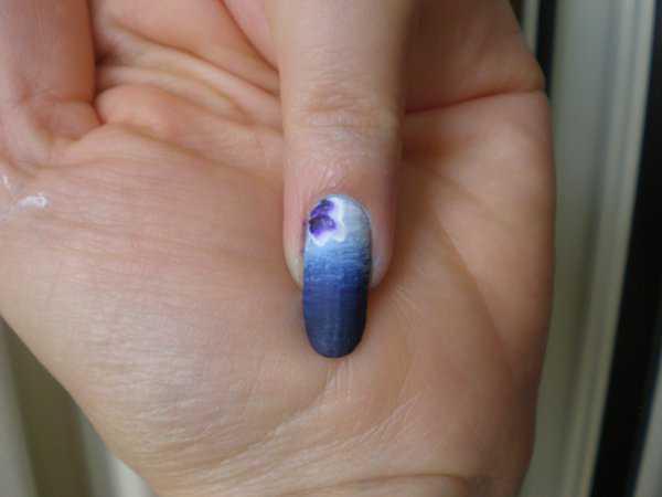 How to create a nail art with acrylic colors?