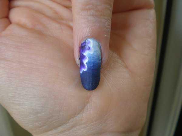 How to create a nail art with acrylic colors?