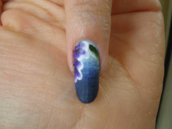 How to create a nail art with acrylic colors?