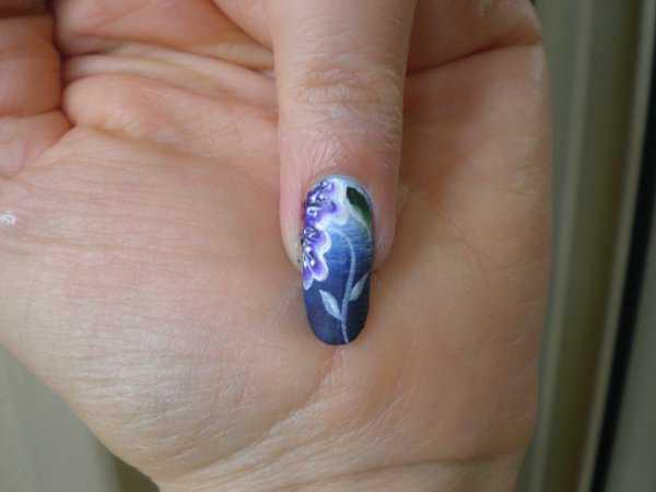 How to create a nail art with acrylic colors?