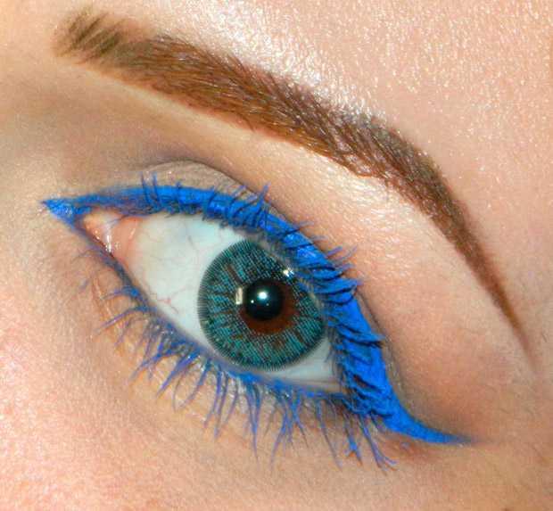 Электрический синий макияж с крошкой Kiko Miami Beach