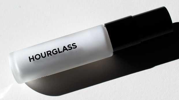 Kosmetik Hourglass: bedak wajah, lipstik, primer - Review