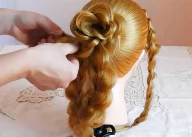 Rosenförmige Haarfrucht: wie man sie kreiert