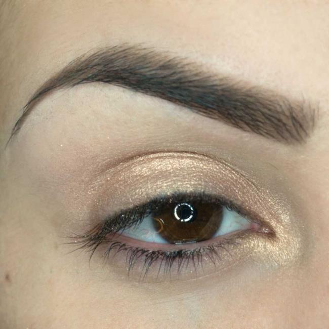 Make-up om de ogen te vergroten en te verlengen: tutorial