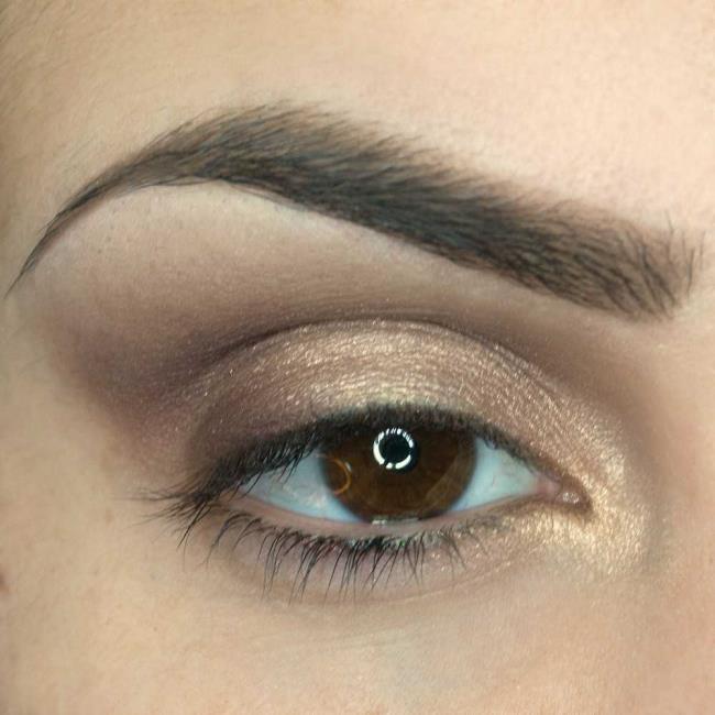 Make-up, um die Augen zu vergrößern und zu verlängern: Tutorial