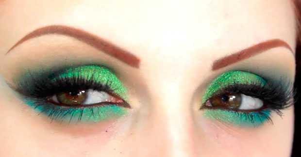Maquillage des yeux vert intense avec Pupa