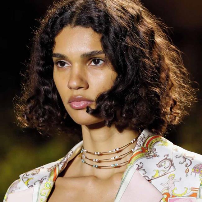 Hair Spring Summer 2021: modny look z pokazów mody