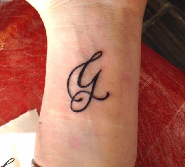 Letter tattoos - 100 beautiful photos and ideas