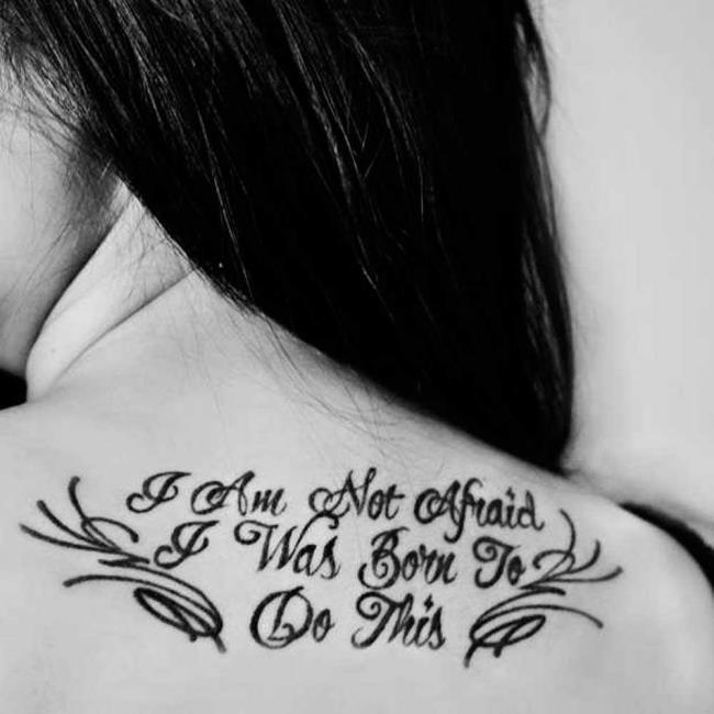 Tatuaże z napisem: piękne zdjęcia i pomysły