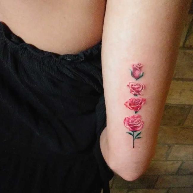 Rose tattoo: betekenis en 200 foto's om je te inspireren