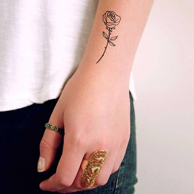 Rose tattoo: betekenis en 200 foto's om je te inspireren