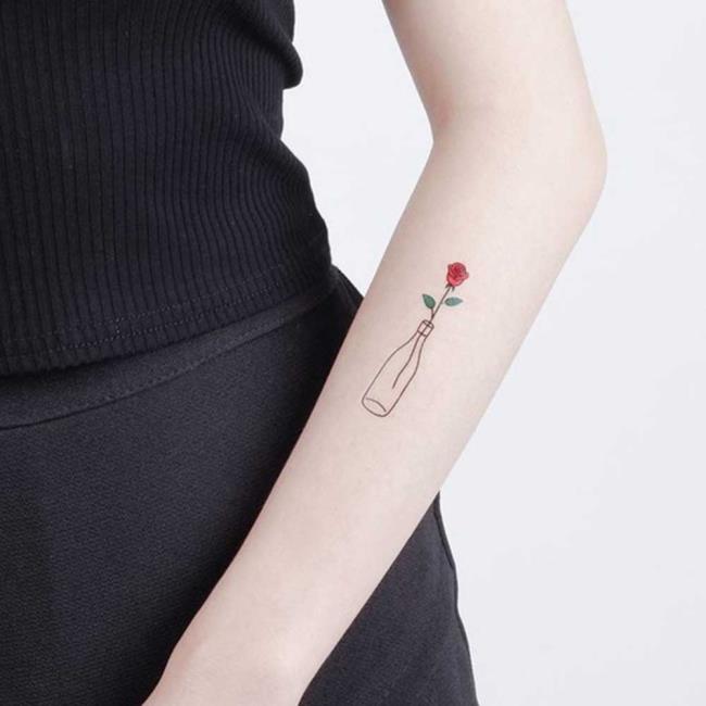 Rose tattoo: betekenis en 200 foto's om je te inspireren