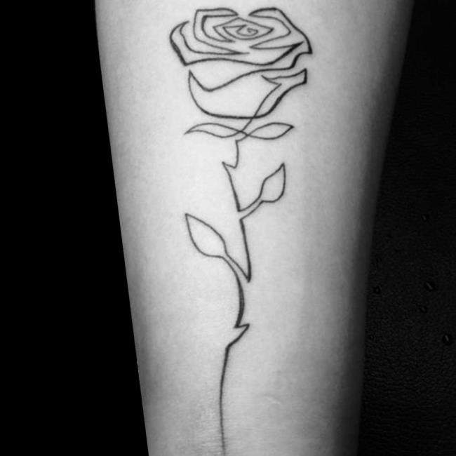 Rose tattoo: betekenis en 200 foto's om je te inspireren