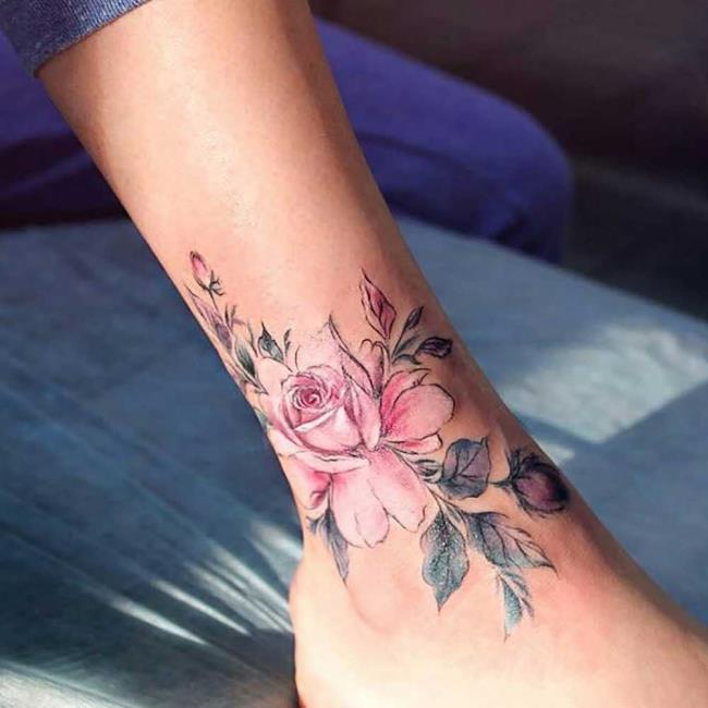 Rose tattoo: betekenis en 200 foto's om je te inspireren